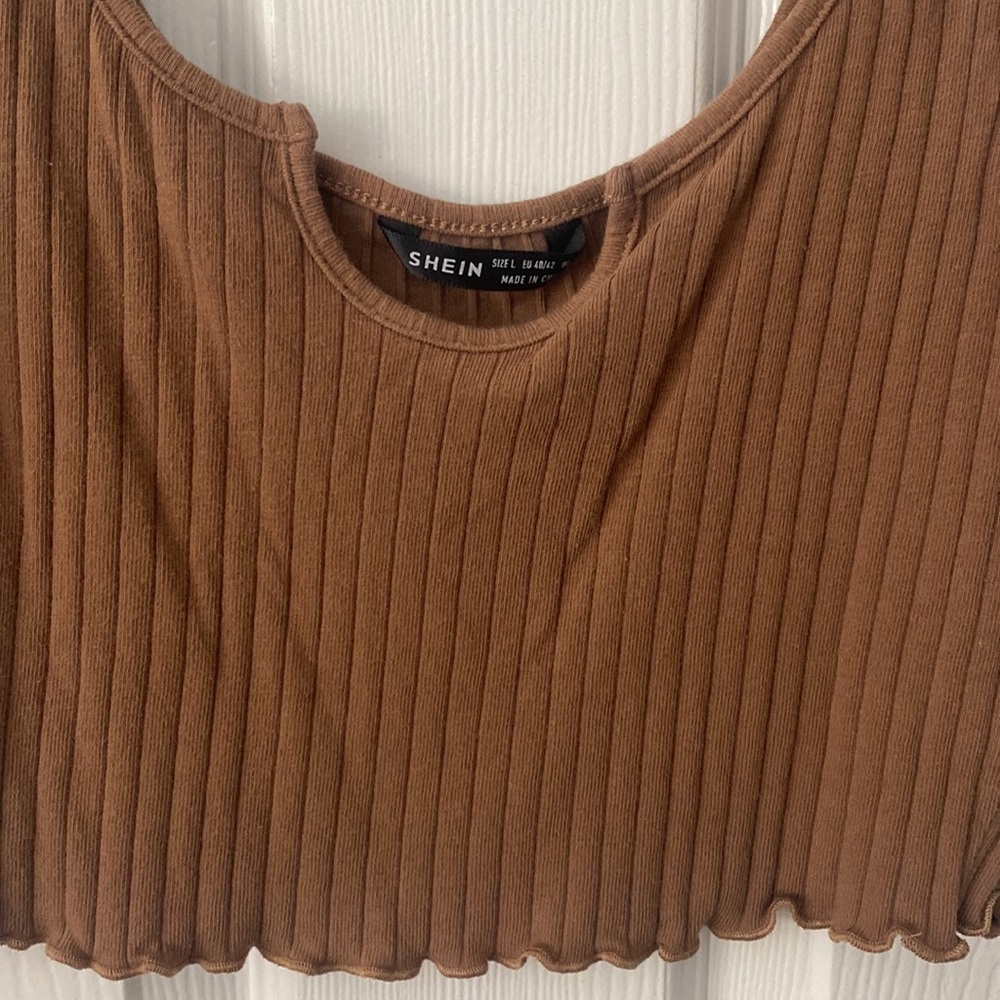 Notched Neck Rib-Knit Cropped Tank Top Size Large - Picture 4 of 7